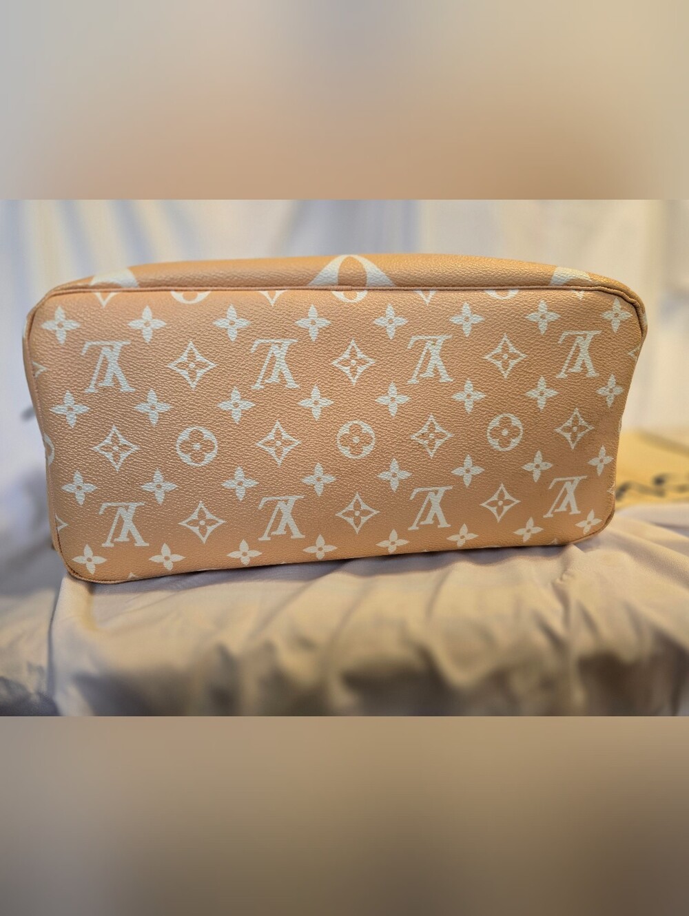 Louis Vuitton Neverfull MM Tote Bag from the limited-edition 2021 "By The Pool" - Picture 2 of 16